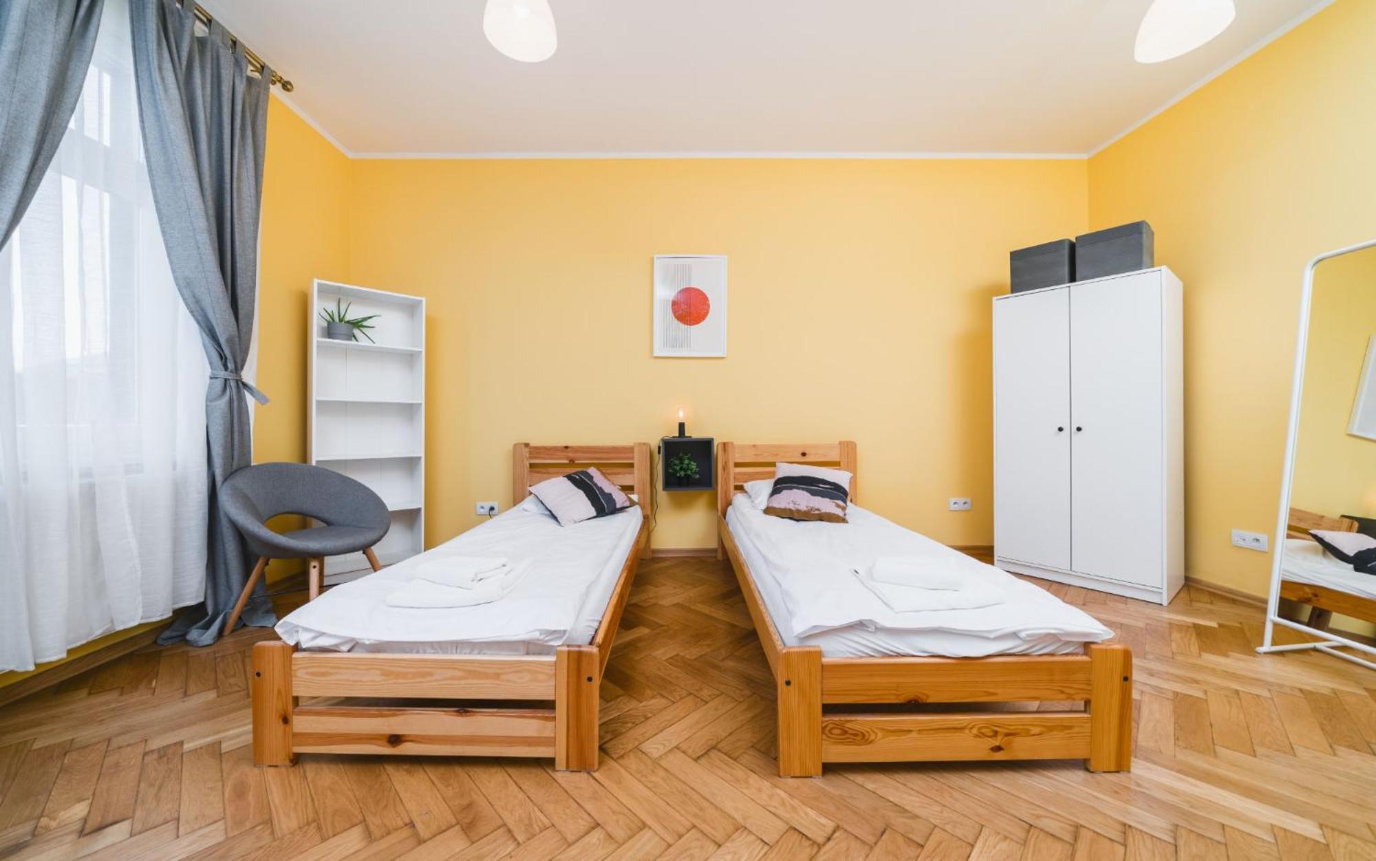 Modern Urban Escape - Old Town Apartment - By Upstairs Cracovia Exterior foto