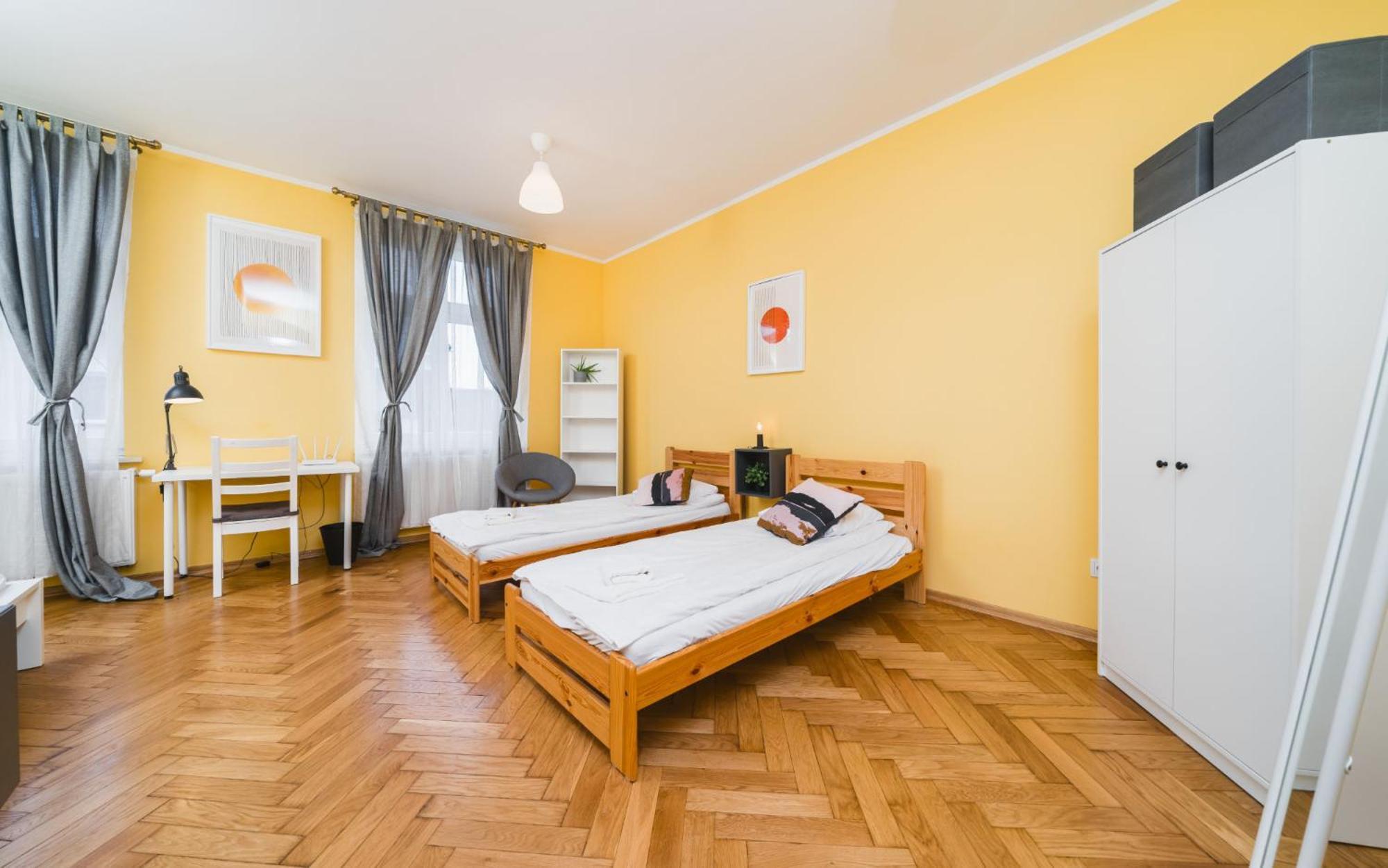 Modern Urban Escape - Old Town Apartment - By Upstairs Cracovia Exterior foto