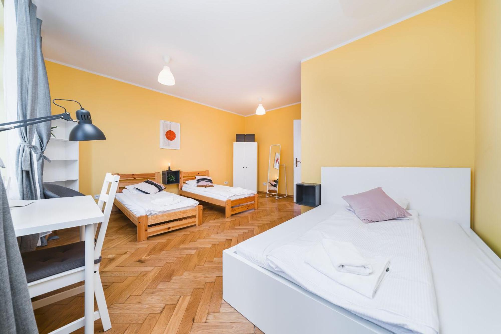 Modern Urban Escape - Old Town Apartment - By Upstairs Cracovia Exterior foto