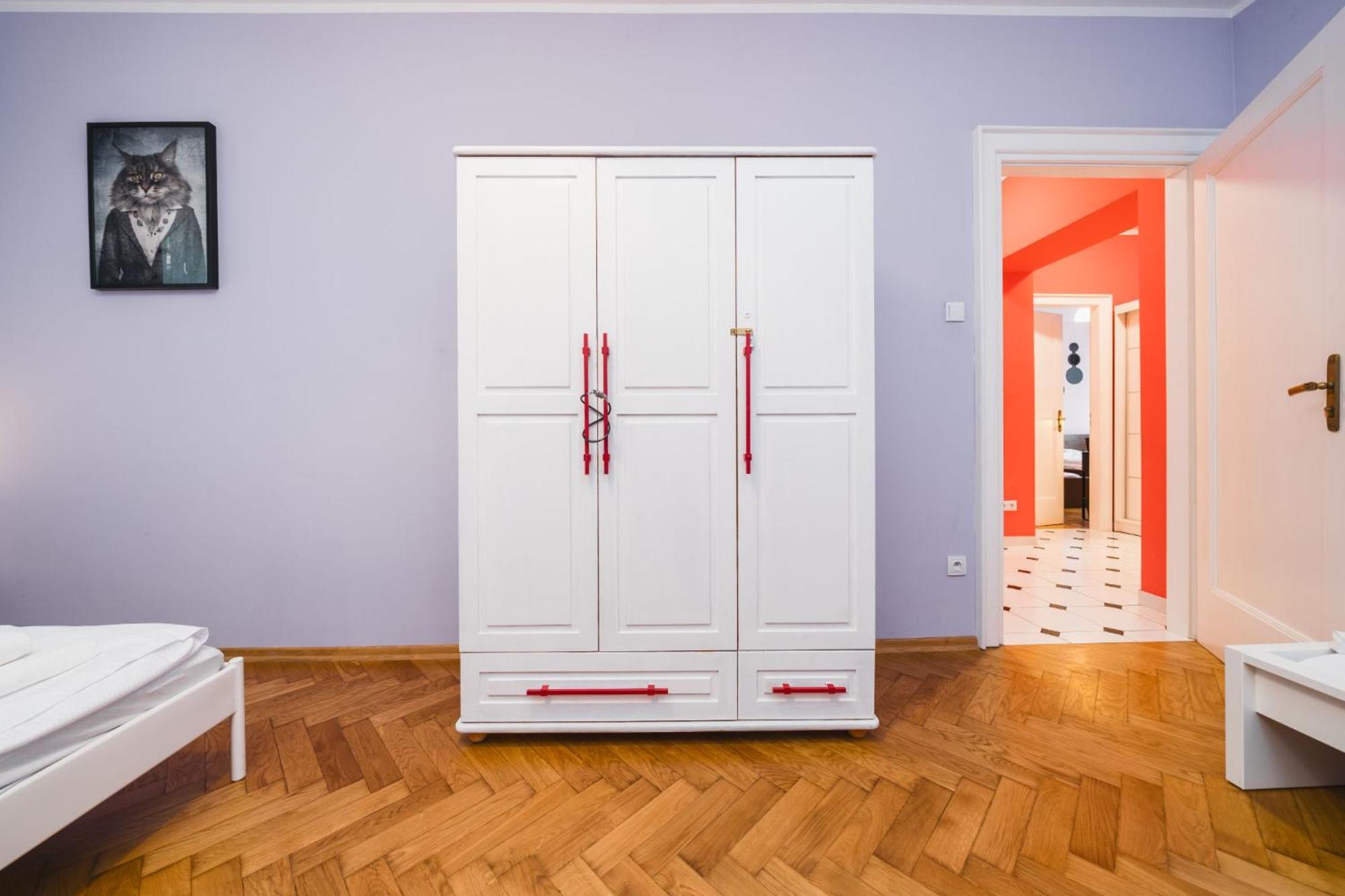 Modern Urban Escape - Old Town Apartment - By Upstairs Cracovia Exterior foto